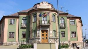 A képen a dorogi Városháza látható.